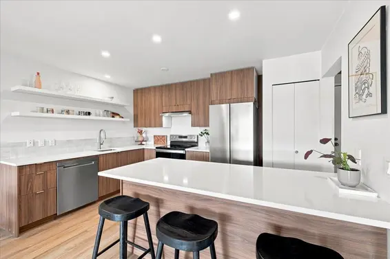 207 236 West 2nd Street, North Vancouver For Sale - image 3