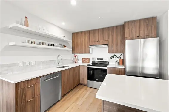 207 236 West 2nd Street, North Vancouver For Sale - image 4