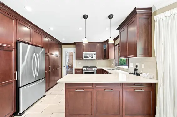 5519 Cliffridge Place, North Vancouver For Sale - image 4