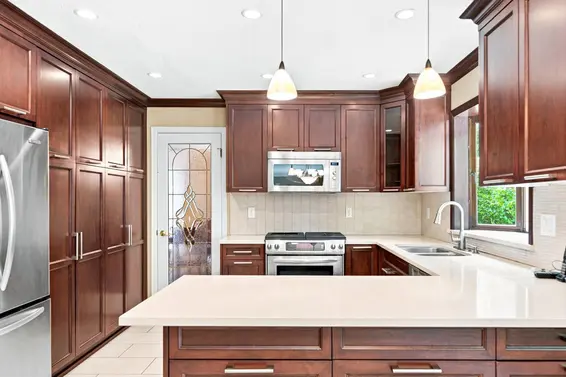 5519 Cliffridge Place, North Vancouver For Sale - image 6