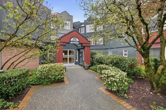 415 121 West 29th Street, North Vancouver