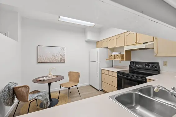 415 121 West 29th Street, North Vancouver For Sale - image 13