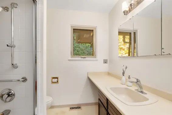 5256 Malaspina Place, North Vancouver For Sale - image 18
