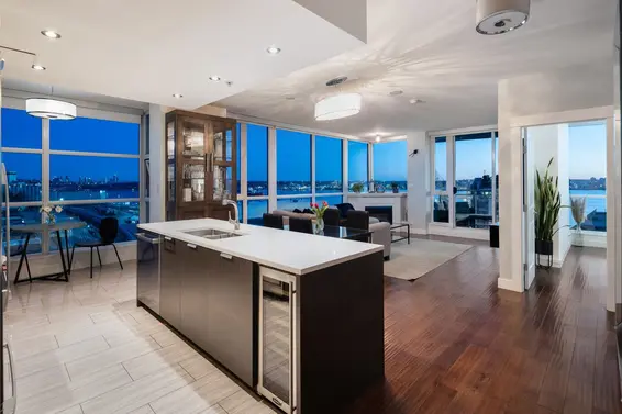 1603 188 East Esplanade Street, North Vancouver