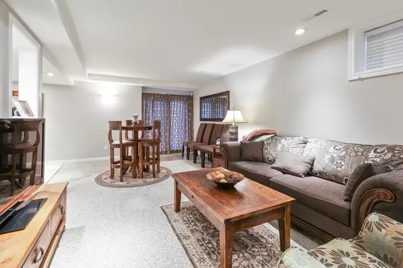 1076 Clements Avenue, North Vancouver For Sale - image 20