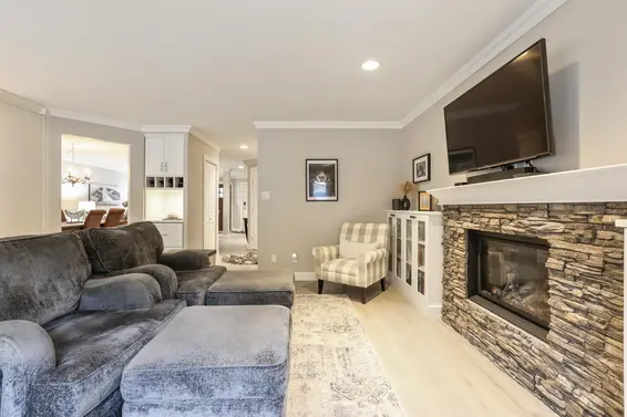 1076 Clements Avenue, North Vancouver For Sale - image 7