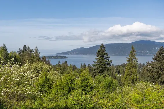 5207 Aspen Drive, West Vancouver For Sale - image 2