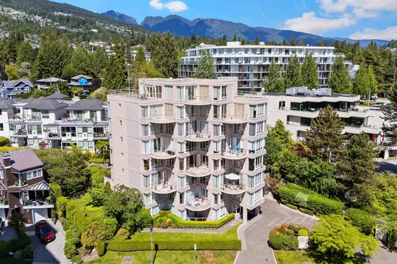 4 2243 Bellevue Avenue, West Vancouver