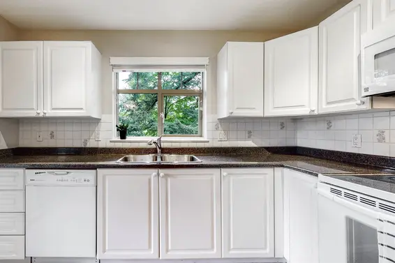 402 2059 Chesterfield Avenue, North Vancouver For Sale - image 3