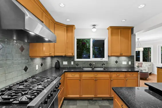5797 Westport Road, West Vancouver For Sale - image 11