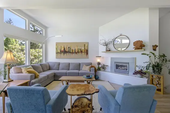 547 Fairway Drive, North Vancouver For Sale - image 4