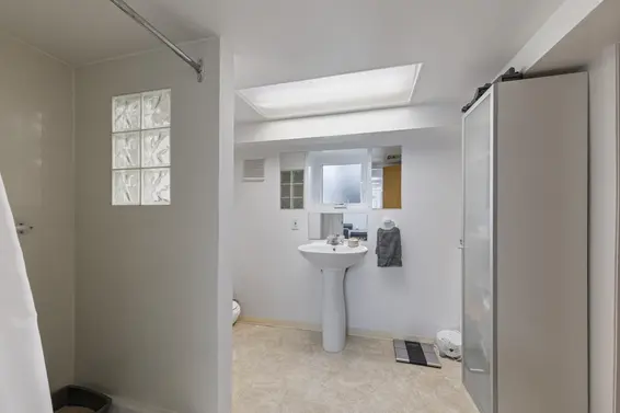 859 Calverhall Street, North Vancouver For Sale - image 27