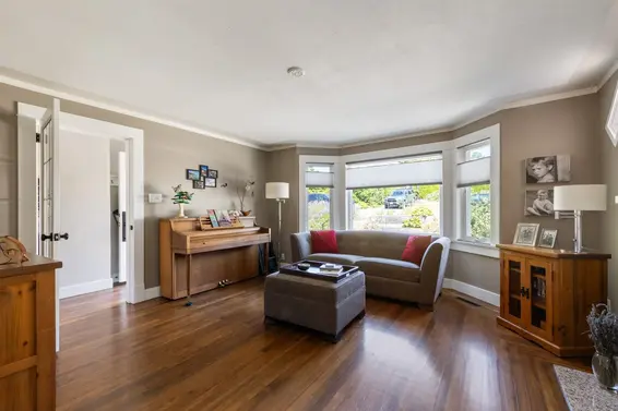 859 Calverhall Street, North Vancouver For Sale - image 4