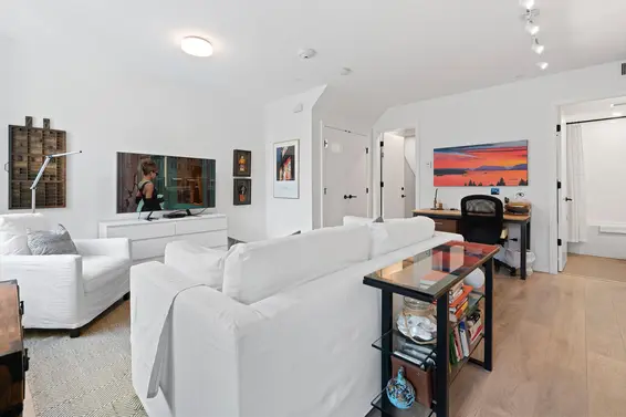 31 528 East 2nd Street, North Vancouver For Sale - image 34