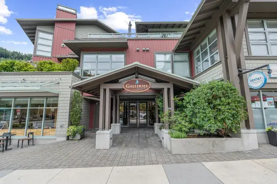205 6688 Royal Avenue, West Vancouver