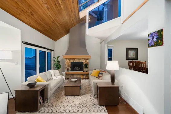 5644 White Pine Lane, North Vancouver
