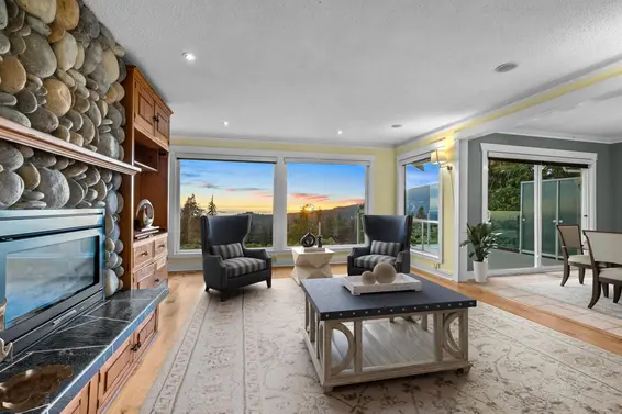 353 Newdale Court, North Vancouver For Sale - image 2
