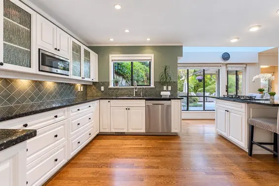 4739 Woodgreen Drive, West Vancouver For Sale - image 8