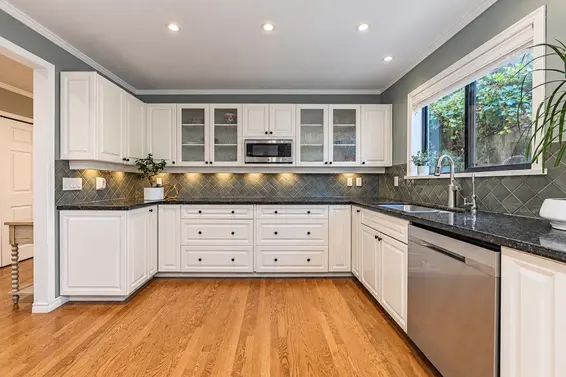 4739 Woodgreen Drive, West Vancouver For Sale - image 9