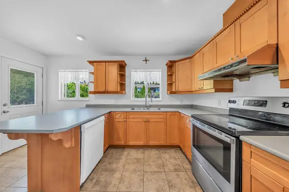 468 Saville Crescent, North Vancouver For Sale - image 13