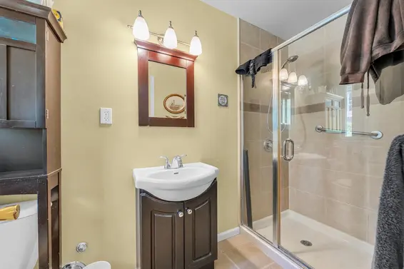 468 Saville Crescent, North Vancouver For Sale - image 8