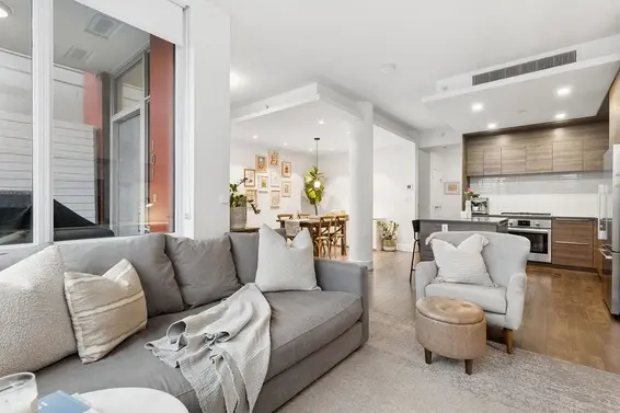 101 1550 Fern Street, North Vancouver