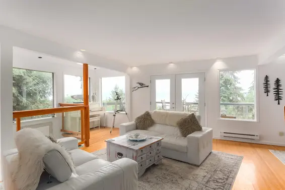20 Oceanview Road, Lions Bay For Sale - image 2