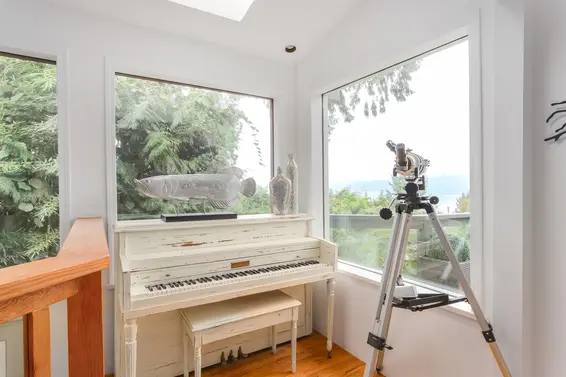 20 Oceanview Road, Lions Bay For Sale - image 3