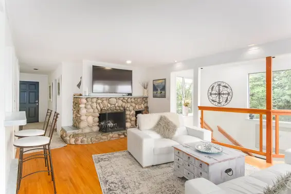 20 Oceanview Road, Lions Bay For Sale - image 4