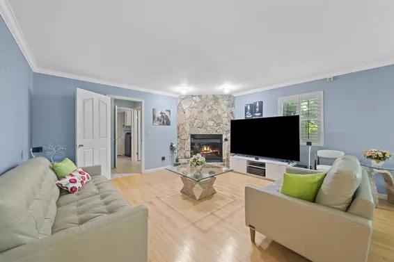 2445 Mowat Place, North Vancouver For Sale - image 7