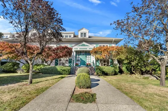 304 120 West 17th Street, North Vancouver For Sale - image 2