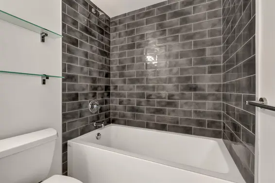 304 120 West 17th Street, North Vancouver For Sale - image 9