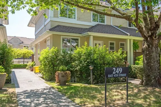 11 249 East 4th Street, North Vancouver