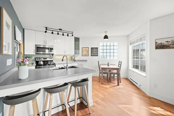 202 125 West 18th Street, North Vancouver