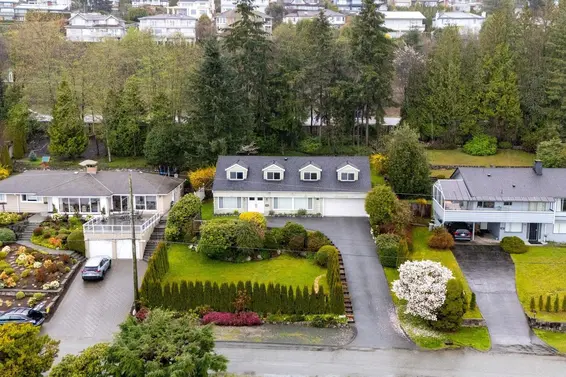 1805 Rosebery Avenue, West Vancouver For Sale - image 35