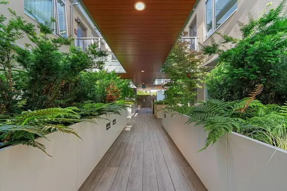 203 1331 Marine Drive, West Vancouver