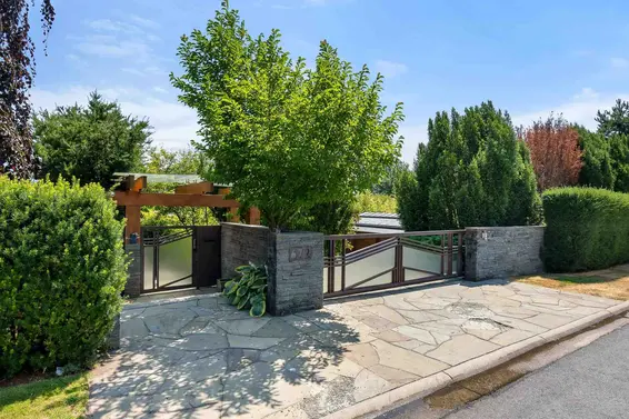 672 Beachview Drive, North Vancouver