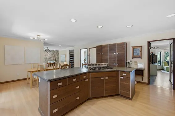 2008 Blairview Avenue, North Vancouver For Sale - image 11