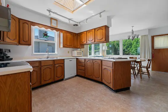 1775 Queens Avenue, West Vancouver For Sale - image 13