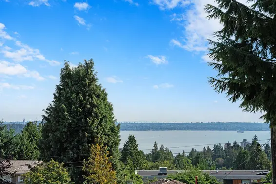 1775 Queens Avenue, West Vancouver For Sale - image 9