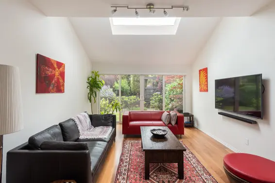1915 Chesterfield Avenue, North Vancouver For Sale - image 11