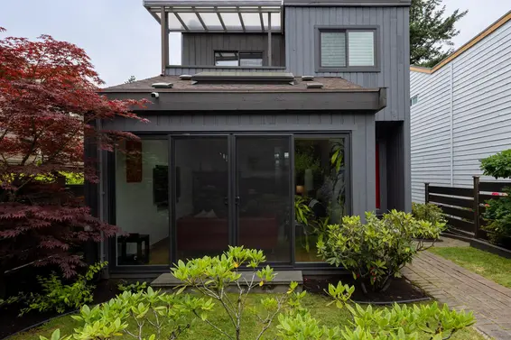 1915 Chesterfield Avenue, North Vancouver For Sale - image 2