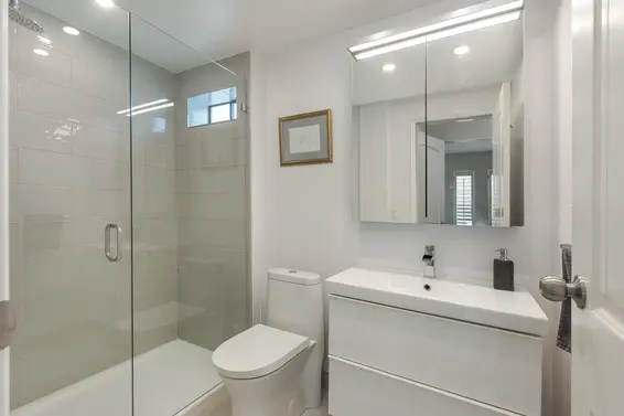 1915 Chesterfield Avenue, North Vancouver For Sale - image 23