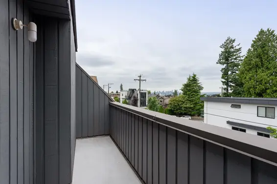 1915 Chesterfield Avenue, North Vancouver For Sale - image 33