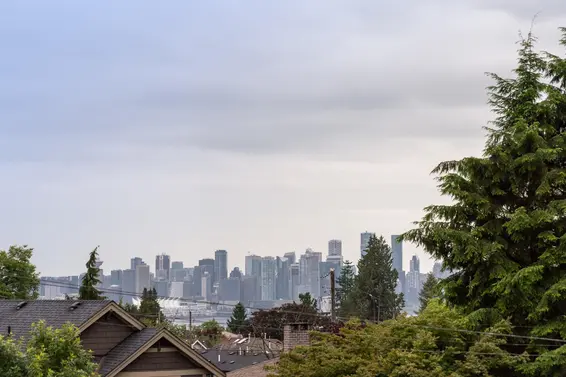 1915 Chesterfield Avenue, North Vancouver For Sale - image 34