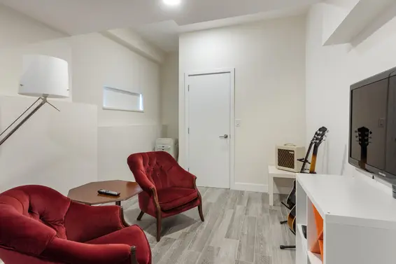 1915 Chesterfield Avenue, North Vancouver For Sale - image 36