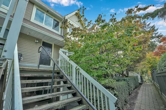 6 1071 Lynn Valley Road, North Vancouver