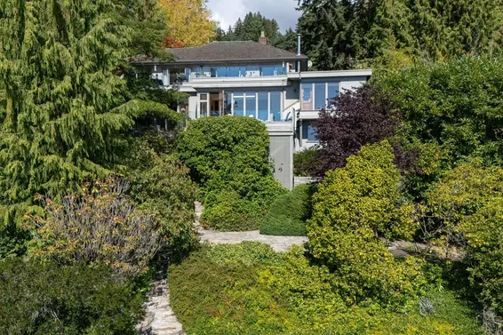 4052 Marine Drive, West Vancouver For Sale - image 10