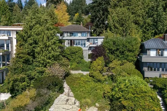 4052 Marine Drive, West Vancouver For Sale - image 11