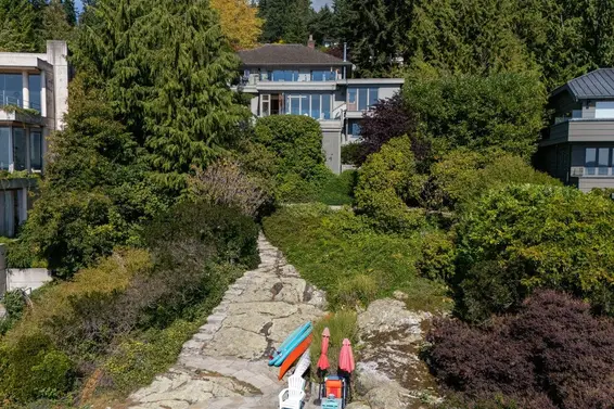 4052 Marine Drive, West Vancouver For Sale - image 12